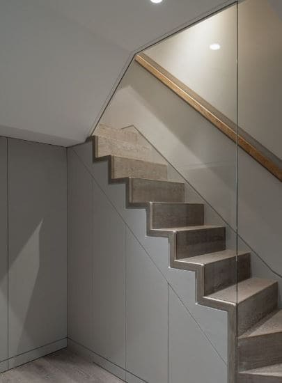 tiro de escalera con vidrio